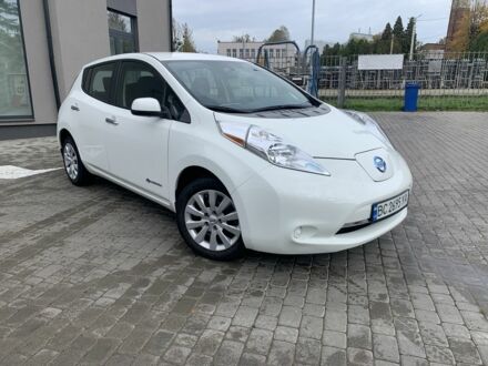 Белый Ниссан Лиф, объемом двигателя 0 л и пробегом 60 тыс. км за 7000 $, фото 1 на Automoto.ua