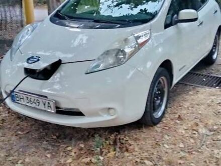 Белый Ниссан Лиф, объемом двигателя 0 л и пробегом 114 тыс. км за 8000 $, фото 1 на Automoto.ua