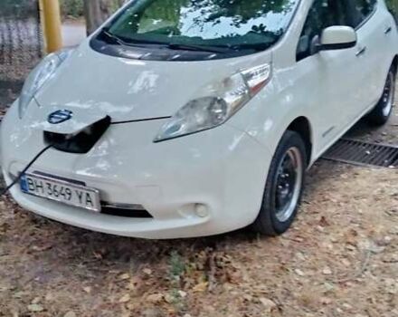 Білий Ніссан Ліф, об'ємом двигуна 0 л та пробігом 114 тис. км за 8000 $, фото 1 на Automoto.ua