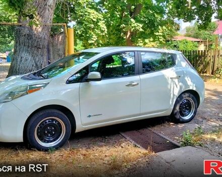 Білий Ніссан Ліф, об'ємом двигуна 0 л та пробігом 114 тис. км за 8000 $, фото 1 на Automoto.ua