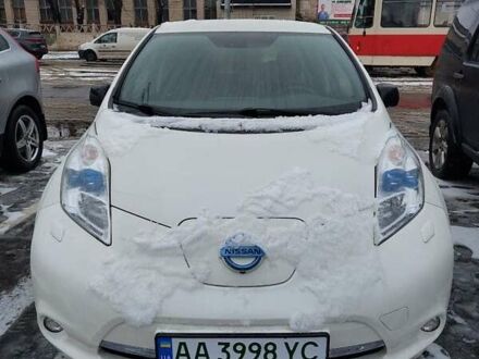 Ниссан Лиф 2017 в Киеве на Automoto.ua Белый Ниссан Лиф, объемом двигателя 0 л и пробегом 80 тыс. км за 10600 $, фото 1 на Automoto.ua