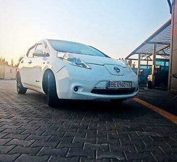 Білий Ніссан Ліф, об'ємом двигуна 0 л та пробігом 136 тис. км за 6500 $, фото 1 на Automoto.ua