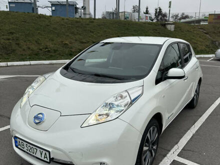 Белый Ниссан Лиф, объемом двигателя 0 л и пробегом 93 тыс. км за 8000 $, фото 1 на Automoto.ua