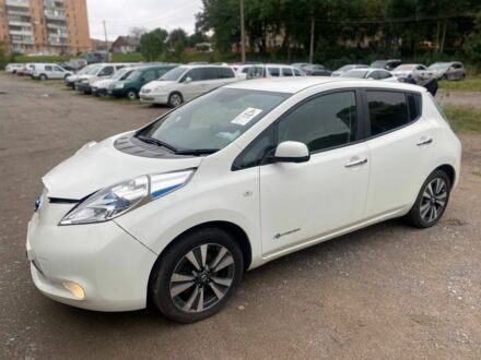 Белый Ниссан Лиф, объемом двигателя 0 л и пробегом 88 тыс. км за 4000 $, фото 1 на Automoto.ua