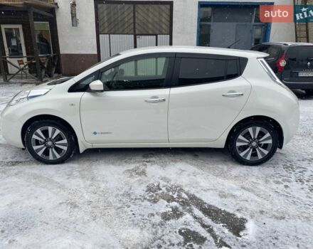 Білий Ніссан Ліф, об'ємом двигуна 0 л та пробігом 170 тис. км за 6000 $, фото 1 на Automoto.ua