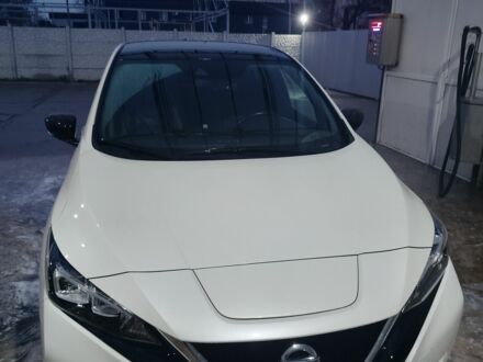 Белый Ниссан Лиф, объемом двигателя 0 л и пробегом 124 тыс. км за 15000 $, фото 1 на Automoto.ua