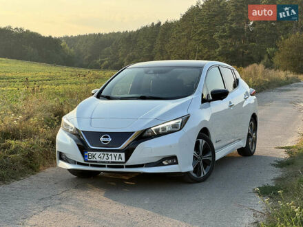 Белый Ниссан Лиф, объемом двигателя 0 л и пробегом 200 тыс. км за 12000 $, фото 1 на Automoto.ua