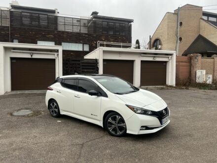 Білий Ніссан Ліф, об'ємом двигуна 0 л та пробігом 130 тис. км за 10300 $, фото 1 на Automoto.ua