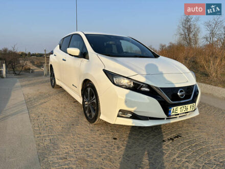 Белый Ниссан Лиф, объемом двигателя 0 л и пробегом 140 тыс. км за 13850 $, фото 1 на Automoto.ua