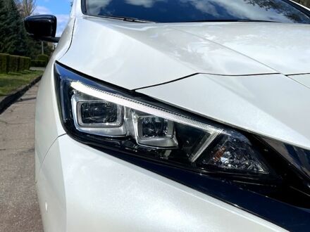 Білий Ніссан Ліф, об'ємом двигуна 0 л та пробігом 140 тис. км за 13000 $, фото 1 на Automoto.ua