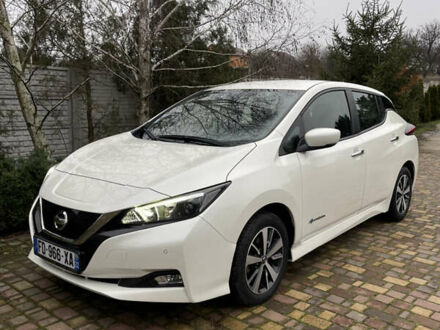 Белый Ниссан Лиф, объемом двигателя 0 л и пробегом 51 тыс. км за 12500 $, фото 1 на Automoto.ua