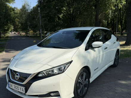 Білий Ніссан Ліф, об'ємом двигуна 0 л та пробігом 115 тис. км за 13000 $, фото 1 на Automoto.ua