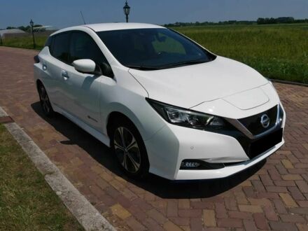 Білий Ніссан Ліф, об'ємом двигуна 0 л та пробігом 66 тис. км за 9500 $, фото 1 на Automoto.ua