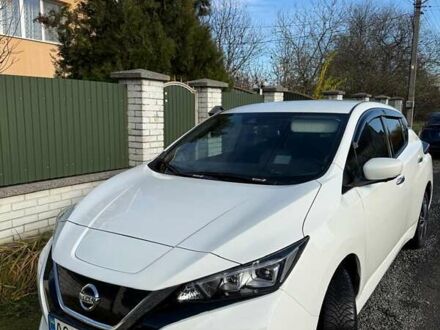 Білий Ніссан Ліф, об'ємом двигуна 0 л та пробігом 118 тис. км за 15000 $, фото 1 на Automoto.ua