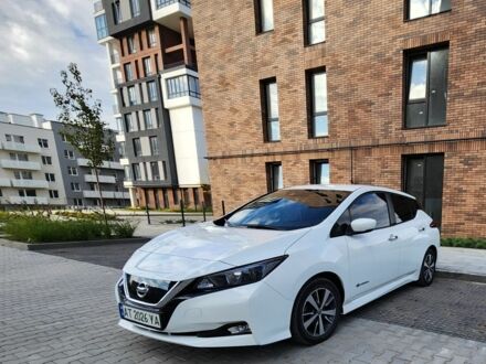 Білий Ніссан Ліф, об'ємом двигуна 0 л та пробігом 92 тис. км за 12000 $, фото 1 на Automoto.ua