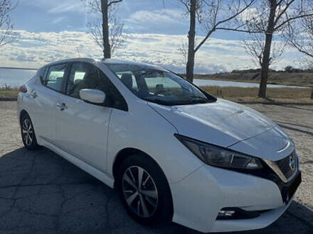 Білий Ніссан Ліф, об'ємом двигуна 0 л та пробігом 62 тис. км за 16000 $, фото 1 на Automoto.ua