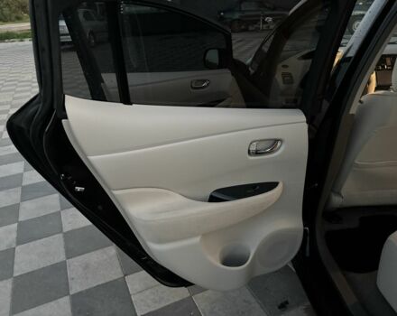 Черный Ниссан Лиф, объемом двигателя 0 л и пробегом 98 тыс. км за 5600 $, фото 16 на Automoto.ua