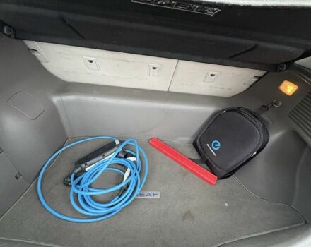 Чорний Ніссан Ліф, об'ємом двигуна 0 л та пробігом 97 тис. км за 4000 $, фото 15 на Automoto.ua