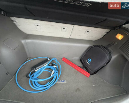 Чорний Ніссан Ліф, об'ємом двигуна 0 л та пробігом 97 тис. км за 4000 $, фото 16 на Automoto.ua