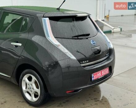 Черный Ниссан Лиф, объемом двигателя 0 л и пробегом 134 тыс. км за 6800 $, фото 28 на Automoto.ua