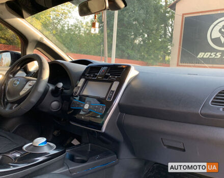 Чорний Ніссан Ліф, об'ємом двигуна 24 л та пробігом 128 тис. км за 6400 $, фото 19 на Automoto.ua