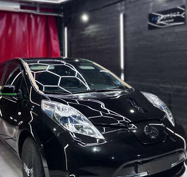 Черный Ниссан Лиф, объемом двигателя 0 л и пробегом 104 тыс. км за 8500 $, фото 22 на Automoto.ua