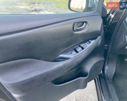 Черный Ниссан Лиф, объемом двигателя 0 л и пробегом 180 тыс. км за 5850 $, фото 12 на Automoto.ua