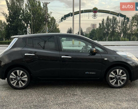 Черный Ниссан Лиф, объемом двигателя 0 л и пробегом 104 тыс. км за 8500 $, фото 4 на Automoto.ua