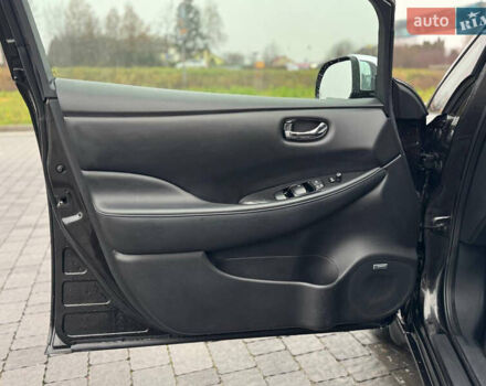 Черный Ниссан Лиф, объемом двигателя 0 л и пробегом 125 тыс. км за 6500 $, фото 10 на Automoto.ua