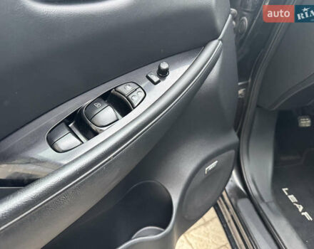 Черный Ниссан Лиф, объемом двигателя 0 л и пробегом 154 тыс. км за 6599 $, фото 14 на Automoto.ua