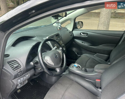 Черный Ниссан Лиф, объемом двигателя 0 л и пробегом 100 тыс. км за 7200 $, фото 6 на Automoto.ua