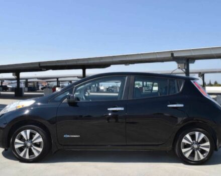 Черный Ниссан Лиф, объемом двигателя 0 л и пробегом 72 тыс. км за 5100 $, фото 3 на Automoto.ua