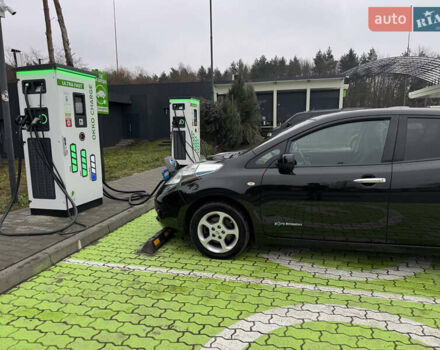 Черный Ниссан Лиф, объемом двигателя 0 л и пробегом 100 тыс. км за 6700 $, фото 45 на Automoto.ua