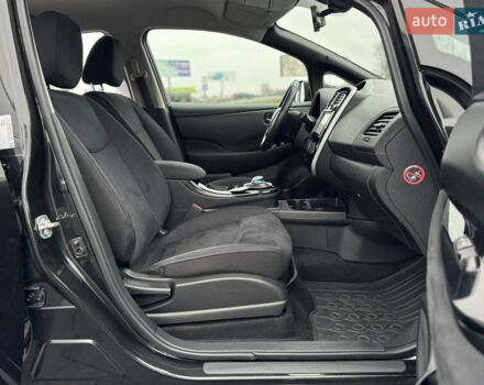 Черный Ниссан Лиф, объемом двигателя 0 л и пробегом 100 тыс. км за 6700 $, фото 2 на Automoto.ua