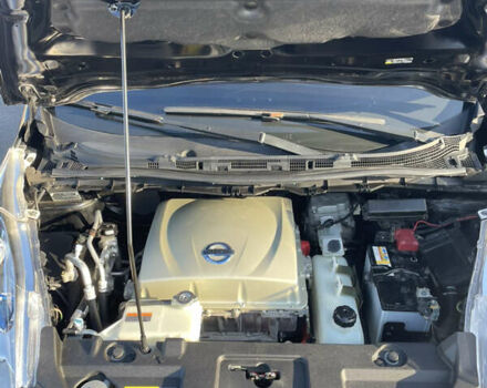 Черный Ниссан Лиф, объемом двигателя 0 л и пробегом 103 тыс. км за 9800 $, фото 24 на Automoto.ua