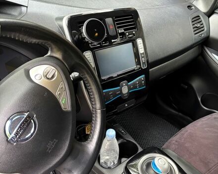 Черный Ниссан Лиф, объемом двигателя 0 л и пробегом 96 тыс. км за 8000 $, фото 7 на Automoto.ua