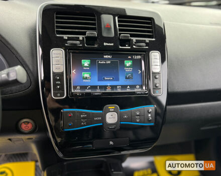 Черный Ниссан Лиф, объемом двигателя 30 л и пробегом 158 тыс. км за 6900 $, фото 19 на Automoto.ua