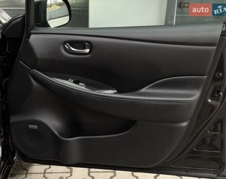 Черный Ниссан Лиф, объемом двигателя 0 л и пробегом 120 тыс. км за 6500 $, фото 23 на Automoto.ua