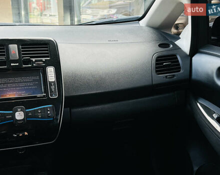 Чорний Ніссан Ліф, об'ємом двигуна 0 л та пробігом 107 тис. км за 8700 $, фото 39 на Automoto.ua