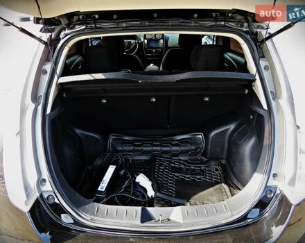 Черный Ниссан Лиф, объемом двигателя 0 л и пробегом 92 тыс. км за 9999 $, фото 22 на Automoto.ua