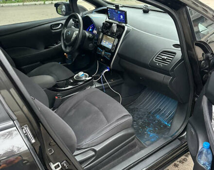 Чорний Ніссан Ліф, об'ємом двигуна 0 л та пробігом 145 тис. км за 7999 $, фото 6 на Automoto.ua