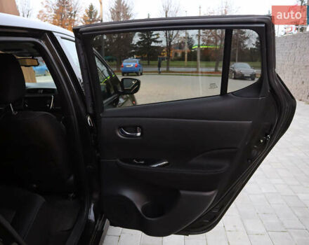 Черный Ниссан Лиф, объемом двигателя 0 л и пробегом 137 тыс. км за 12500 $, фото 12 на Automoto.ua