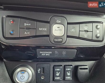 Черный Ниссан Лиф, объемом двигателя 0 л и пробегом 100 тыс. км за 12000 $, фото 2 на Automoto.ua