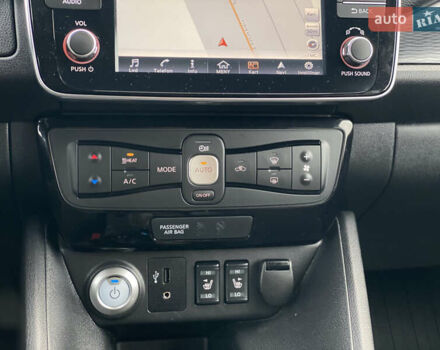 Черный Ниссан Лиф, объемом двигателя 0 л и пробегом 133 тыс. км за 12500 $, фото 14 на Automoto.ua