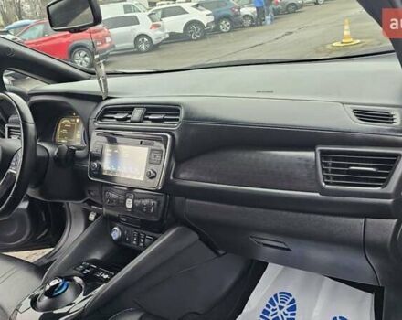 Черный Ниссан Лиф, объемом двигателя 0 л и пробегом 129 тыс. км за 11200 $, фото 14 на Automoto.ua