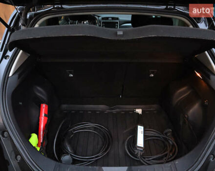 Черный Ниссан Лиф, объемом двигателя 0 л и пробегом 137 тыс. км за 12500 $, фото 9 на Automoto.ua