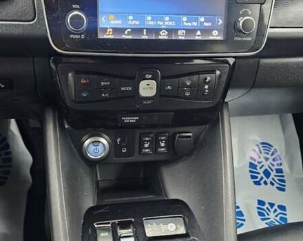 Черный Ниссан Лиф, объемом двигателя 0 л и пробегом 129 тыс. км за 11200 $, фото 6 на Automoto.ua