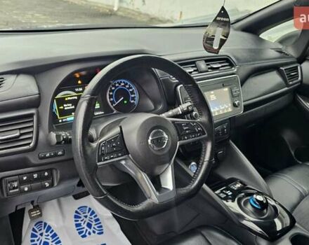 Черный Ниссан Лиф, объемом двигателя 0 л и пробегом 129 тыс. км за 11200 $, фото 9 на Automoto.ua