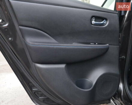 Черный Ниссан Лиф, объемом двигателя 0 л и пробегом 100 тыс. км за 11999 $, фото 16 на Automoto.ua