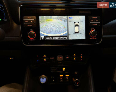 Черный Ниссан Лиф, объемом двигателя 0 л и пробегом 128 тыс. км за 12500 $, фото 24 на Automoto.ua